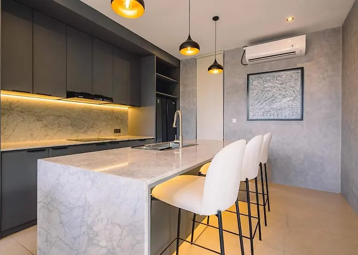 Elourea Townhouse 2br By Balangan